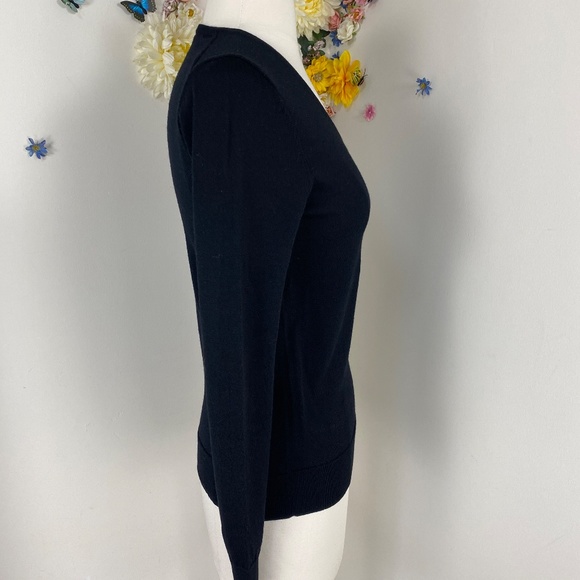 Uniqlo Black Merino Wool V-neck Sweater Winter Fall Sweater - Picture 4 of 5